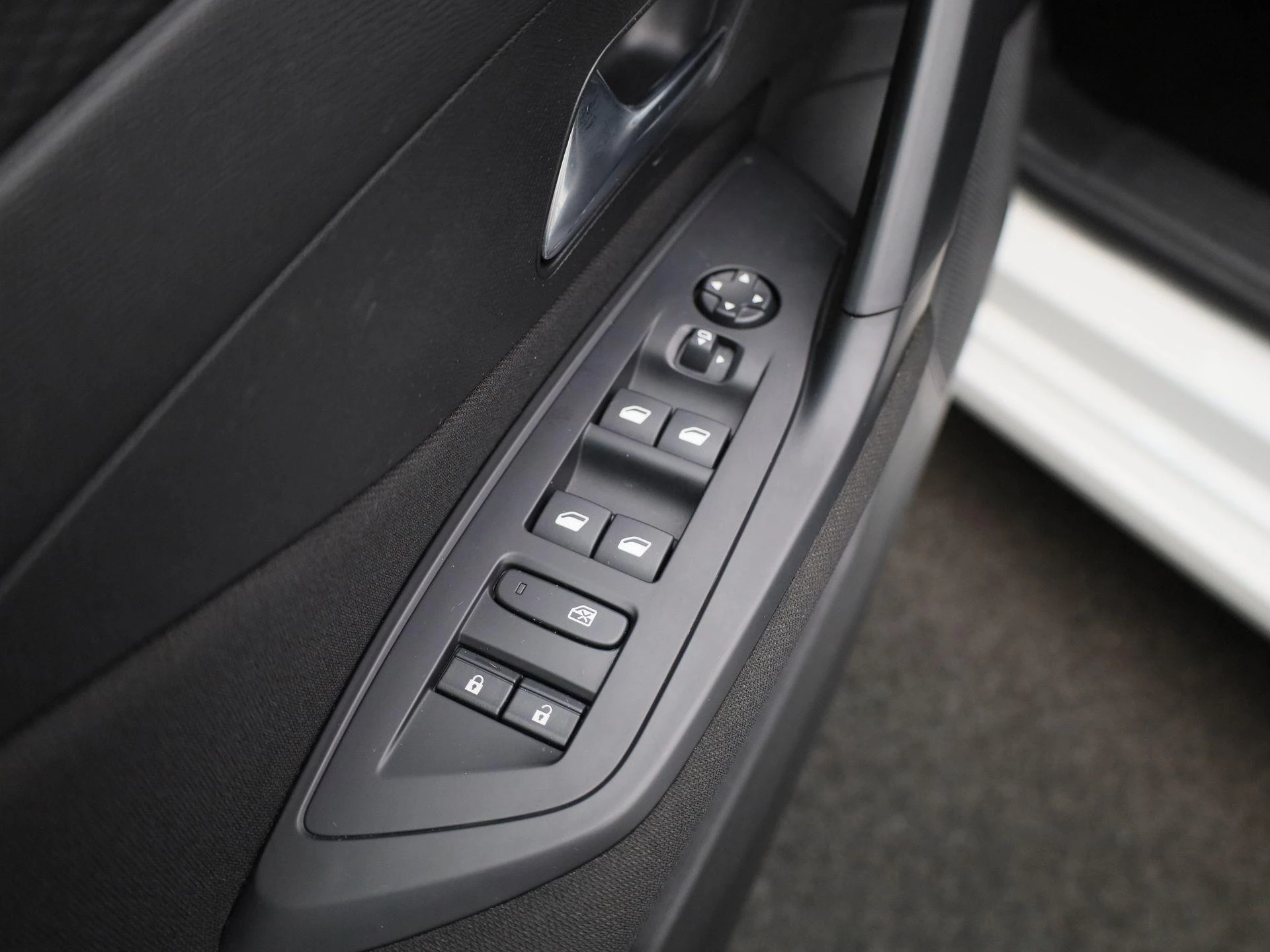 Peugeot-308-image-25