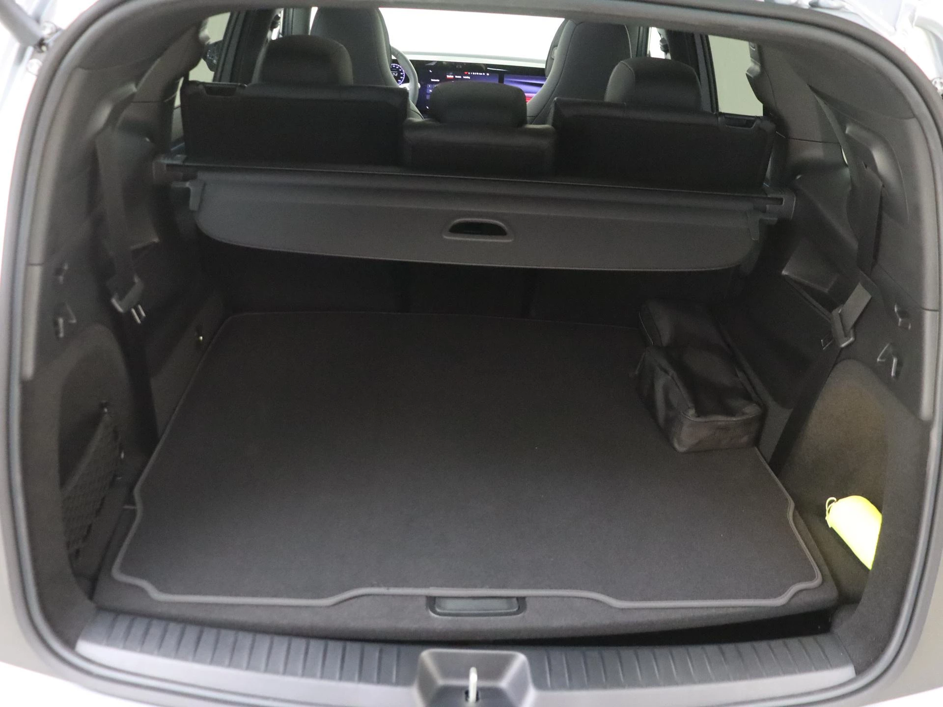 Mercedes-Benz-GLB-image-27