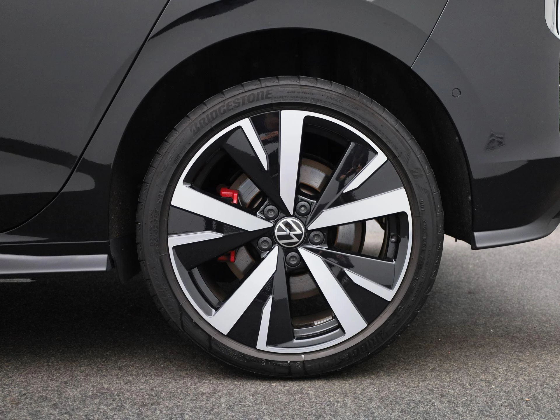 Volkswagen-Golf-image-12
