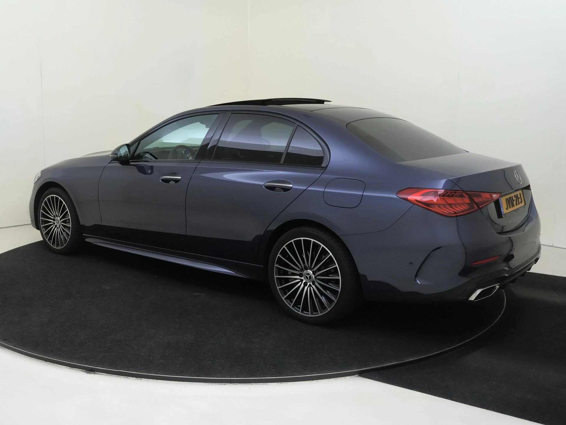 Mercedes-Benz-C-Klasse-image-5