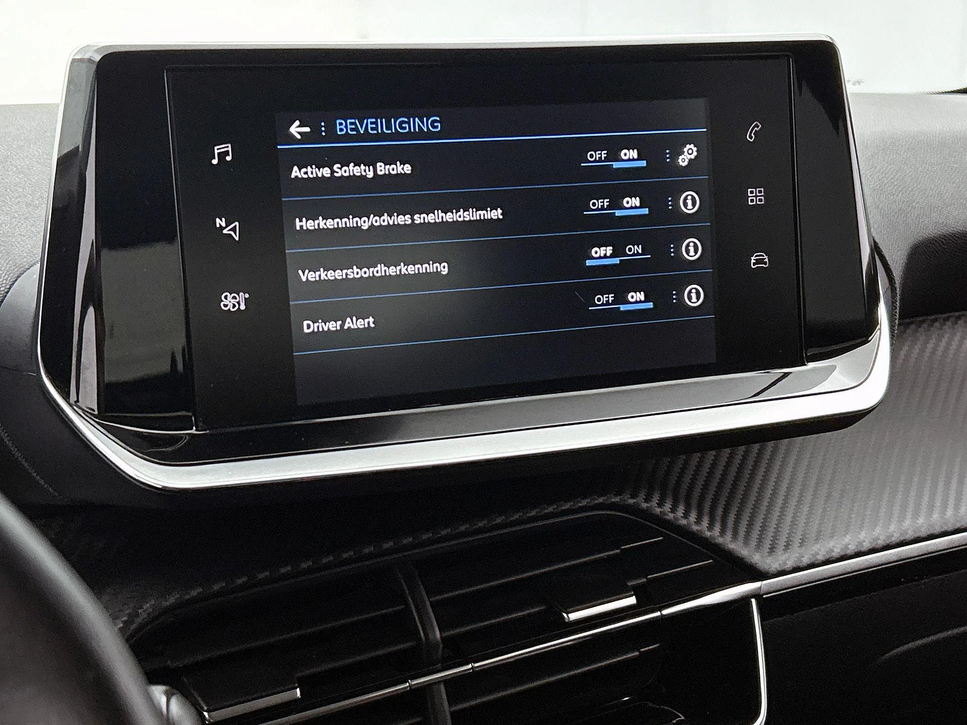 Peugeot-208-image-10