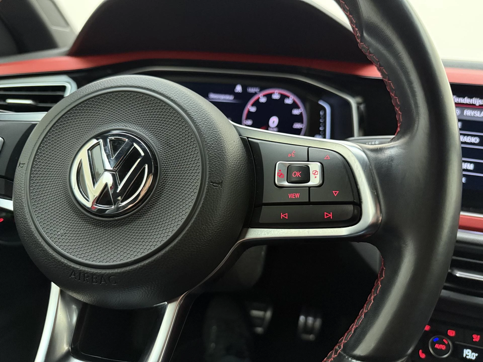 Volkswagen-Polo-image-17