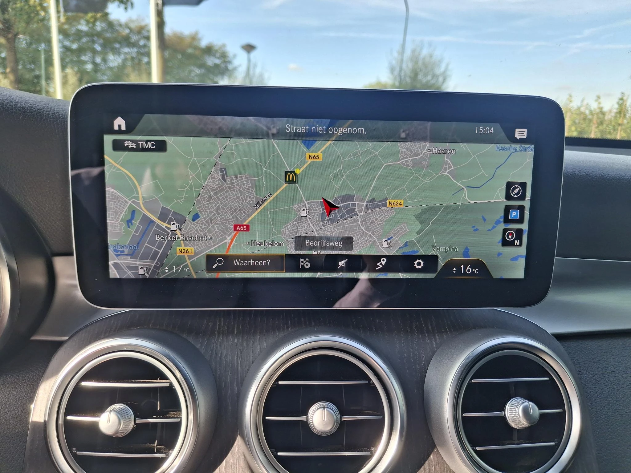 Mercedes-Benz-GLC-image-13