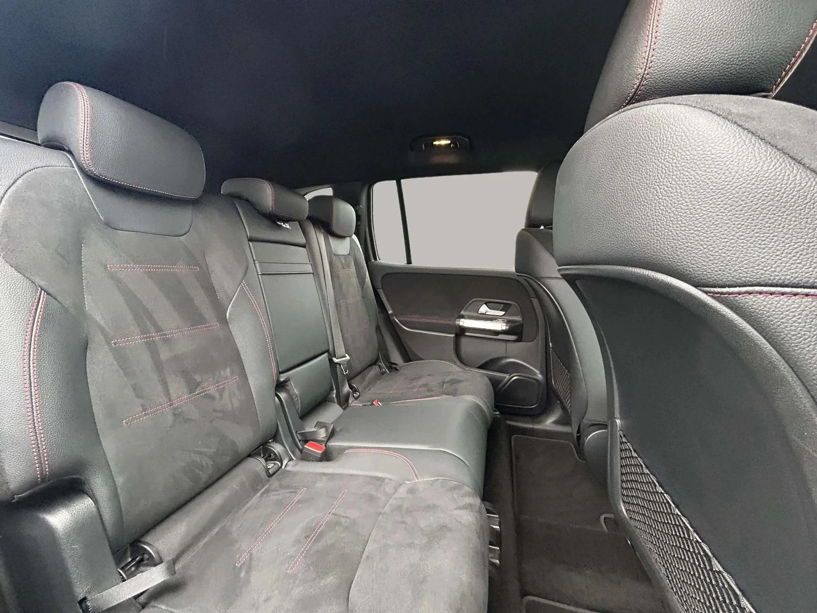 Mercedes-Benz-EQB-image-15