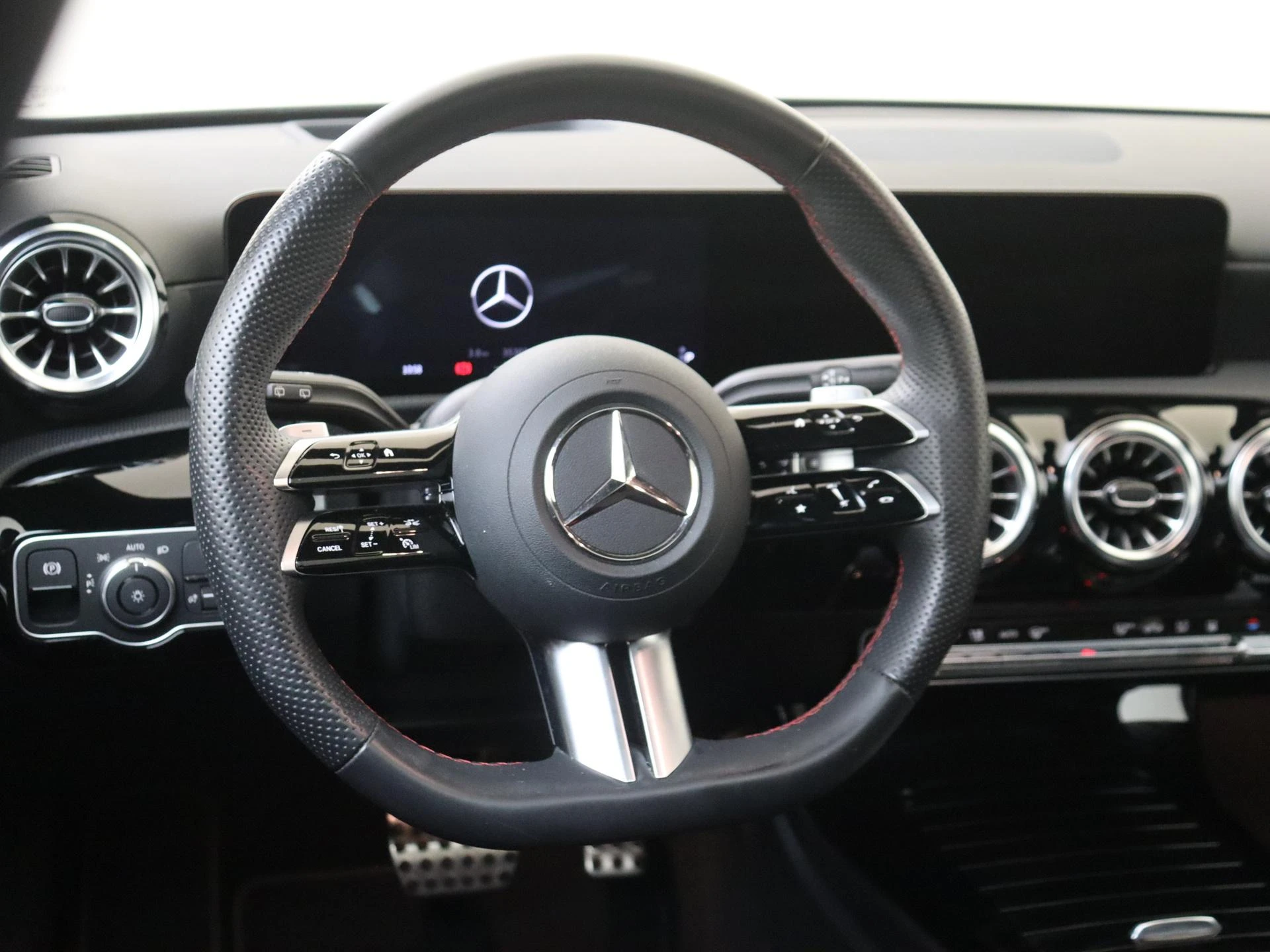 Mercedes-Benz-A-Klasse-image-9