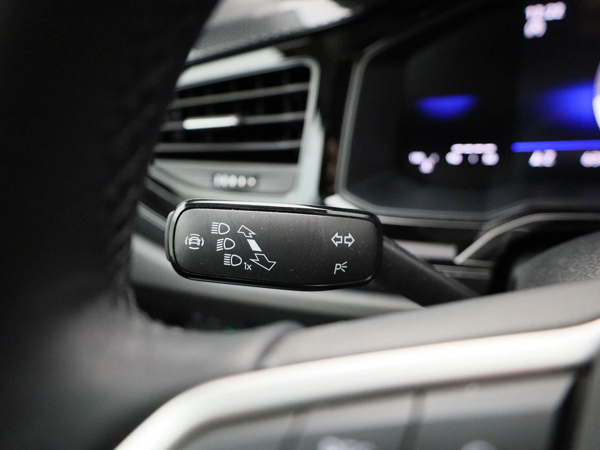 Volkswagen-Polo-image-18