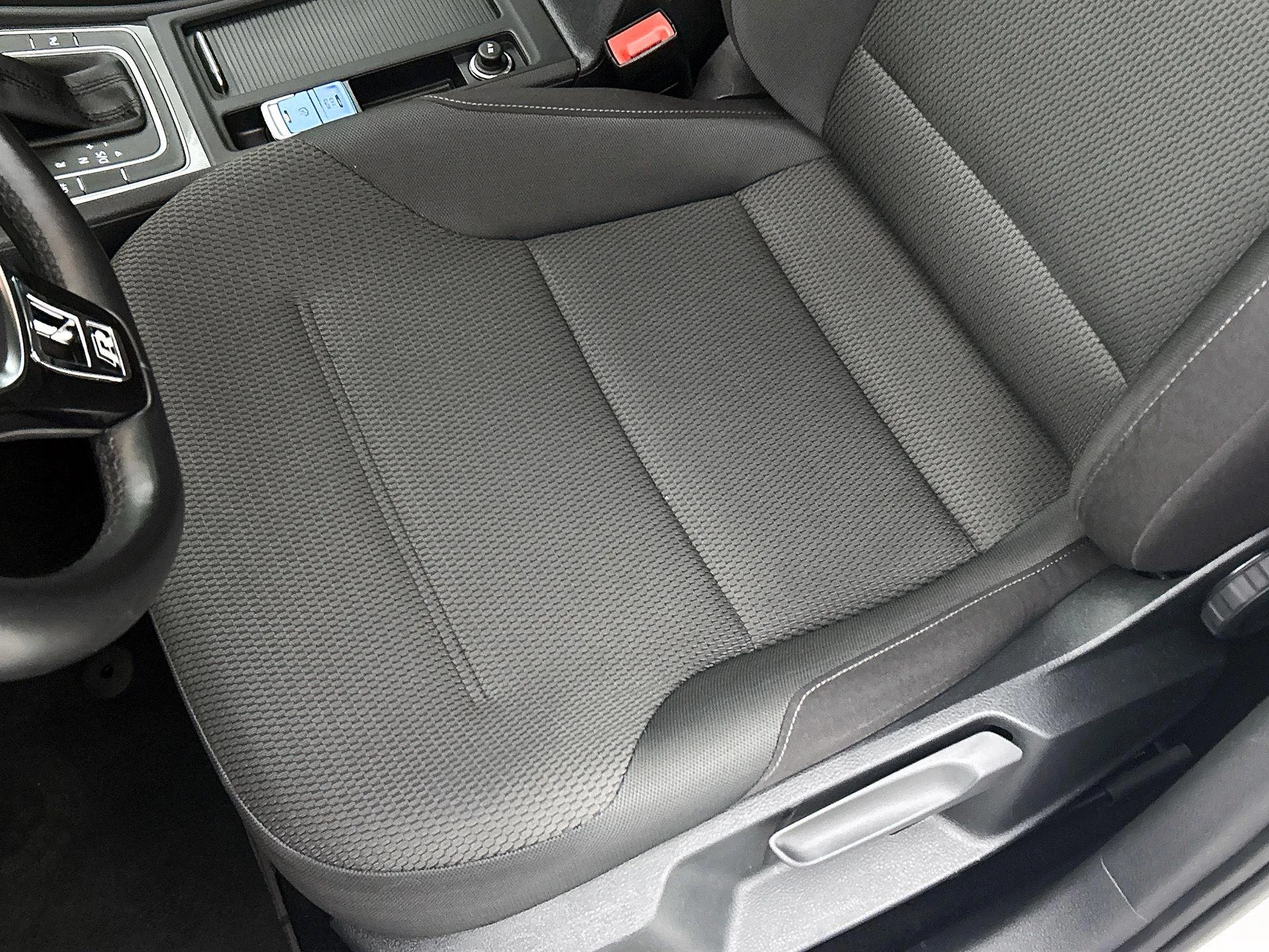 Volkswagen-Golf-image-17