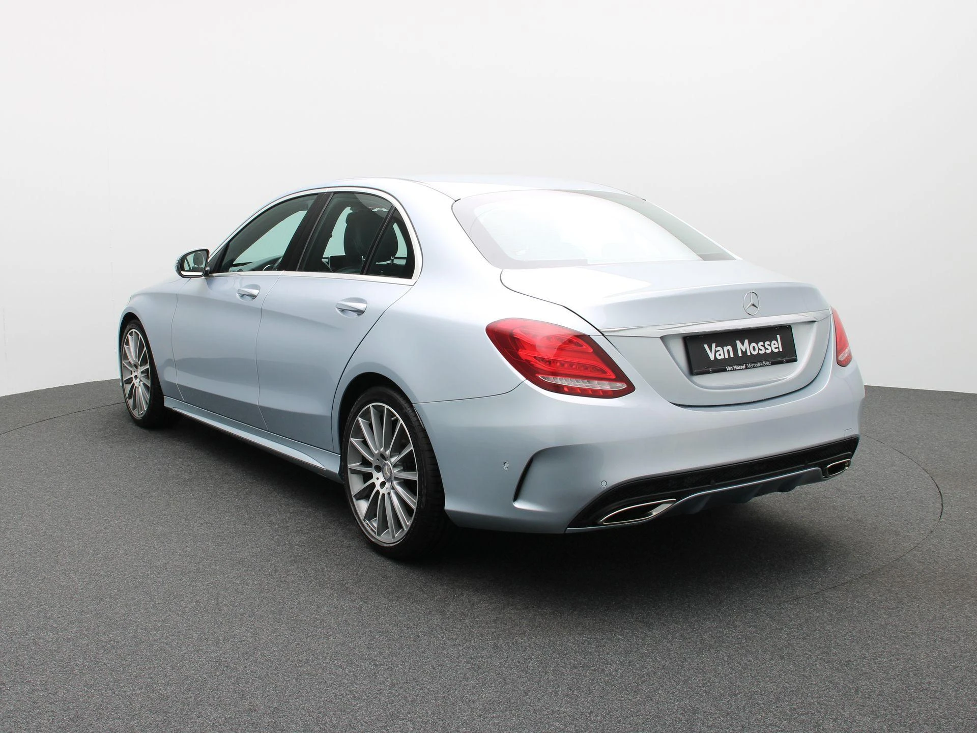 Mercedes-Benz-C-Klasse-image-1