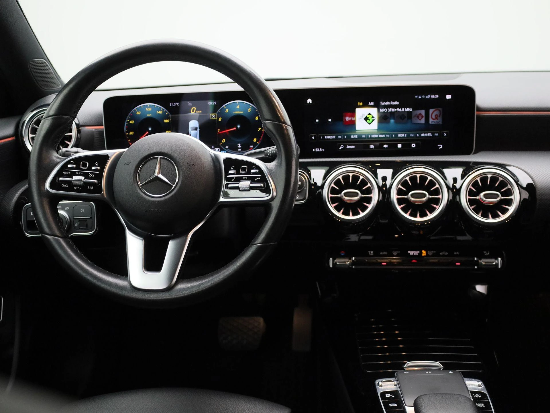 Mercedes-Benz-A-Klasse-image-6