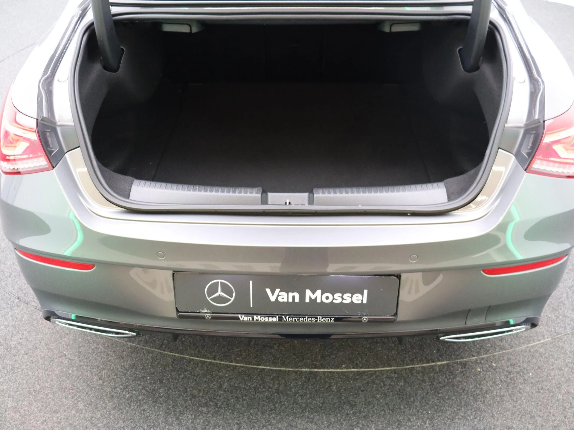 Mercedes-Benz CLA 180 AMG LINE + LEDER + NIGHTPAKKET + CAMERA + LED +