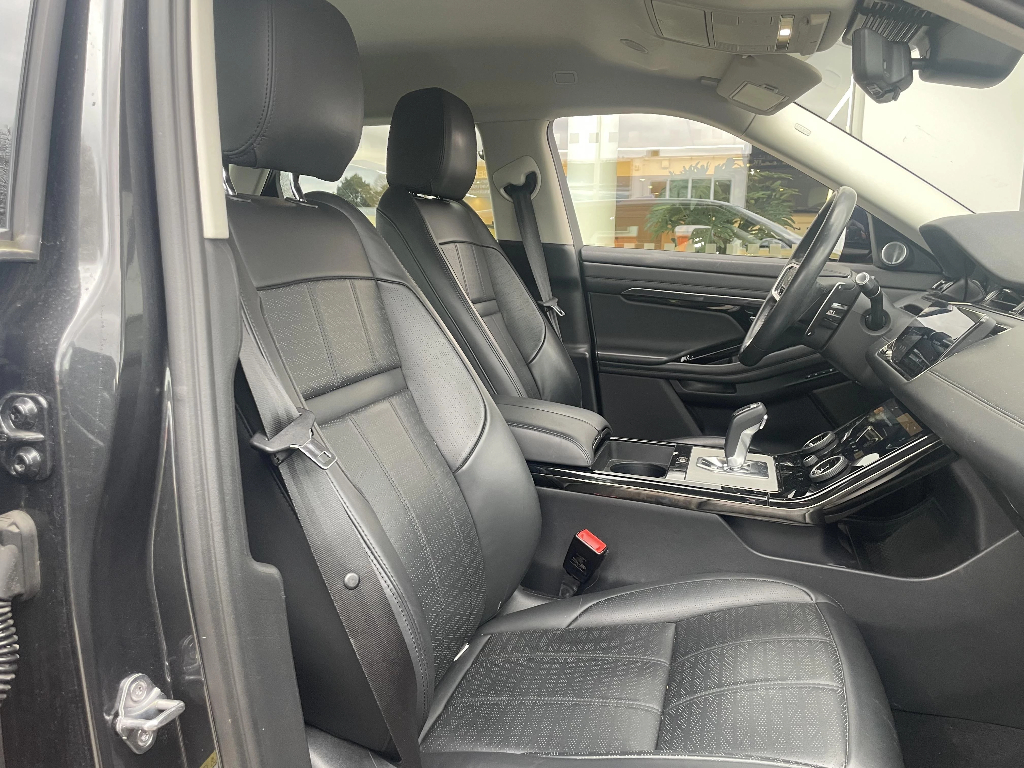 Land Rover Range Rover Evoque P300e R-Dynamic HSE