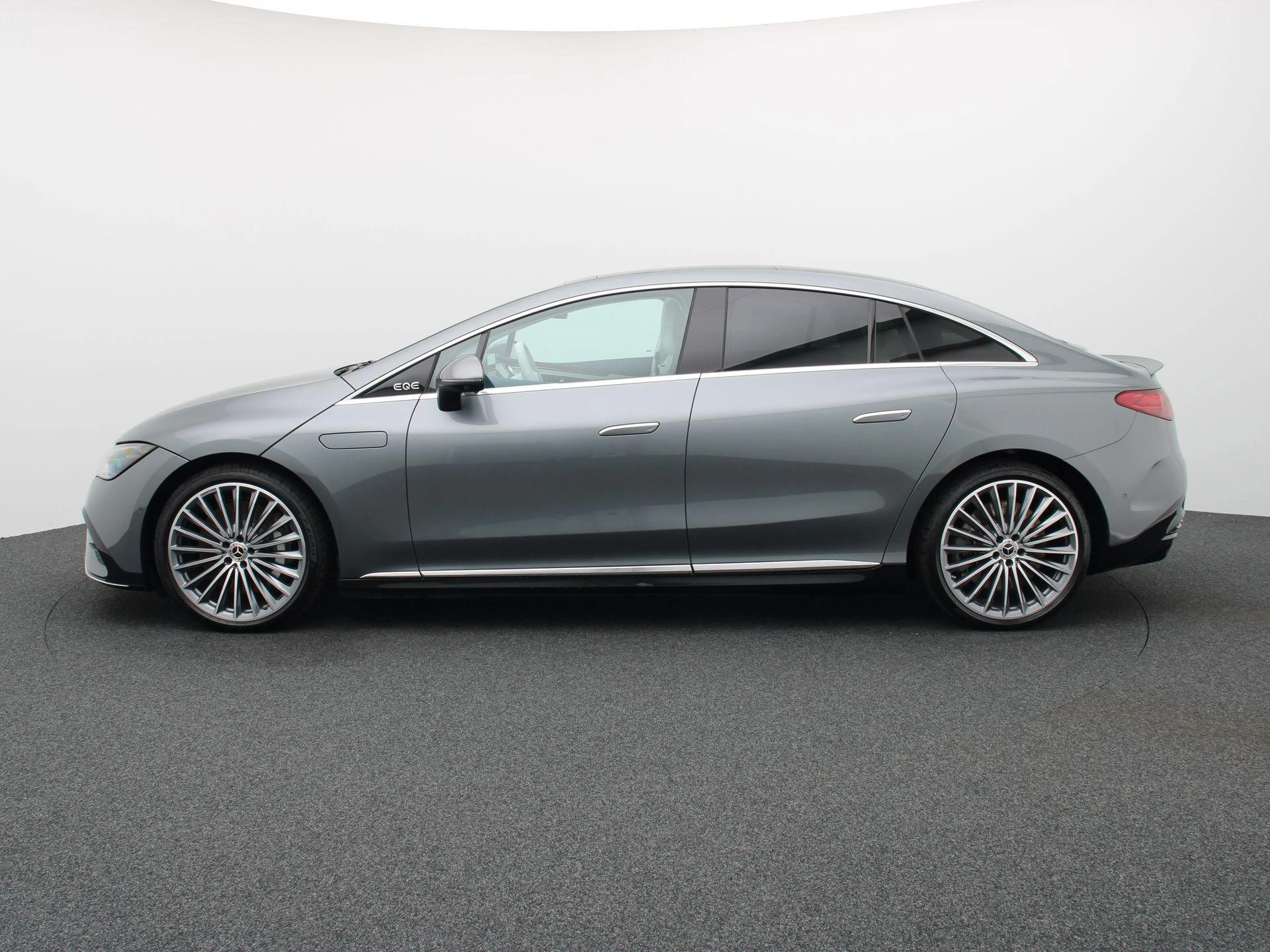 Mercedes-Benz EQE 300 Star Edition + DIGITAL LIGHT + AIRMATIC + PANO DAK + LEDER +