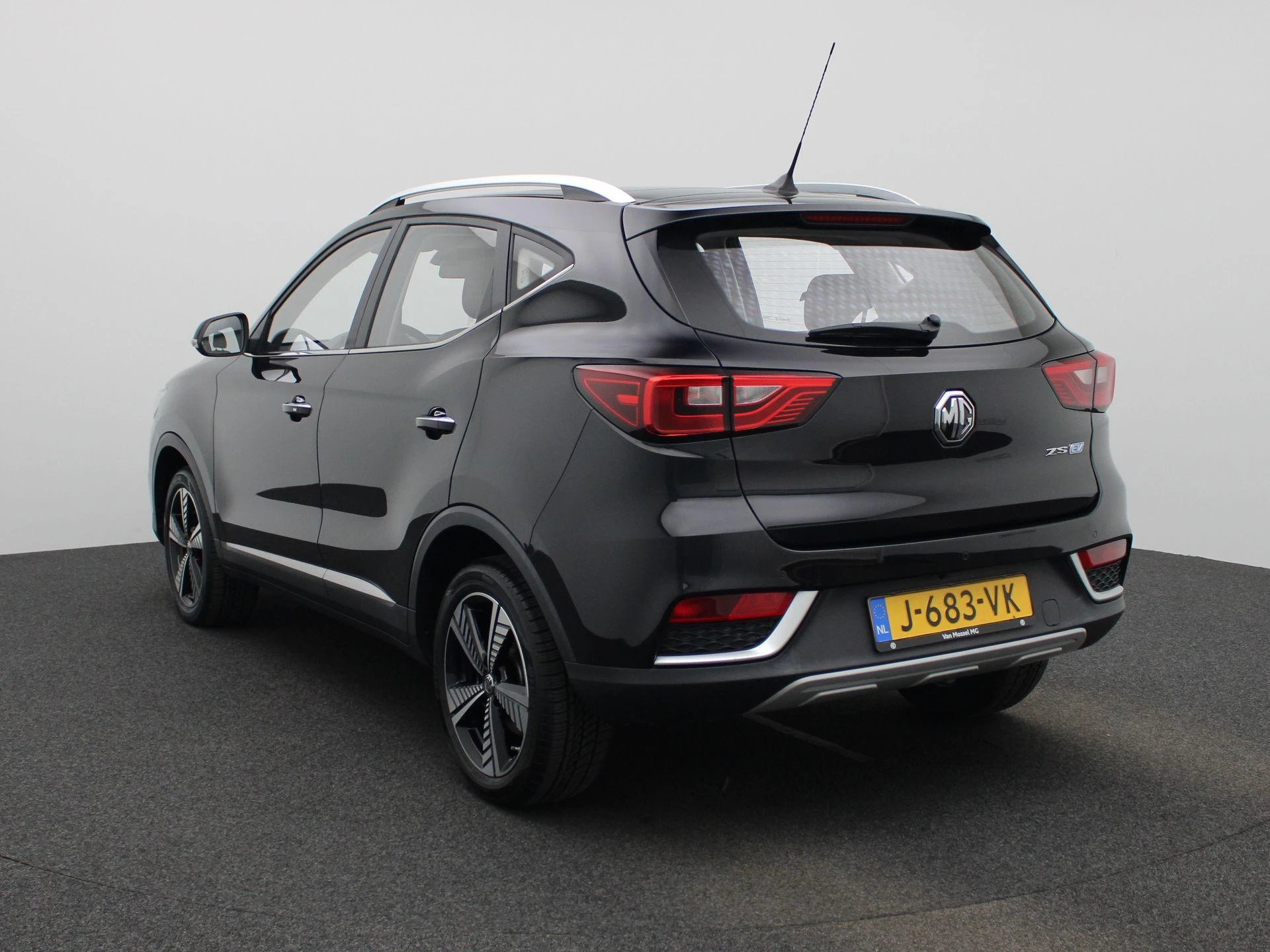 MG-ZS EV-image-1