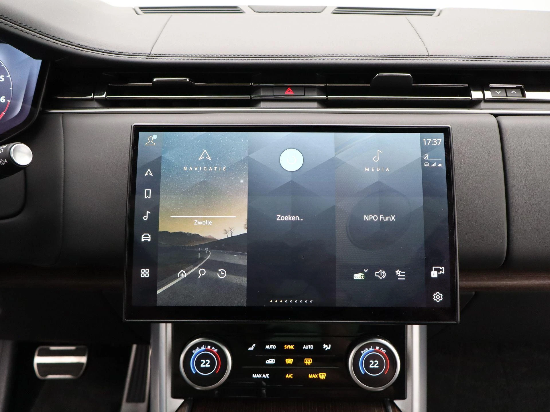 Land Rover-Range Rover-image-11