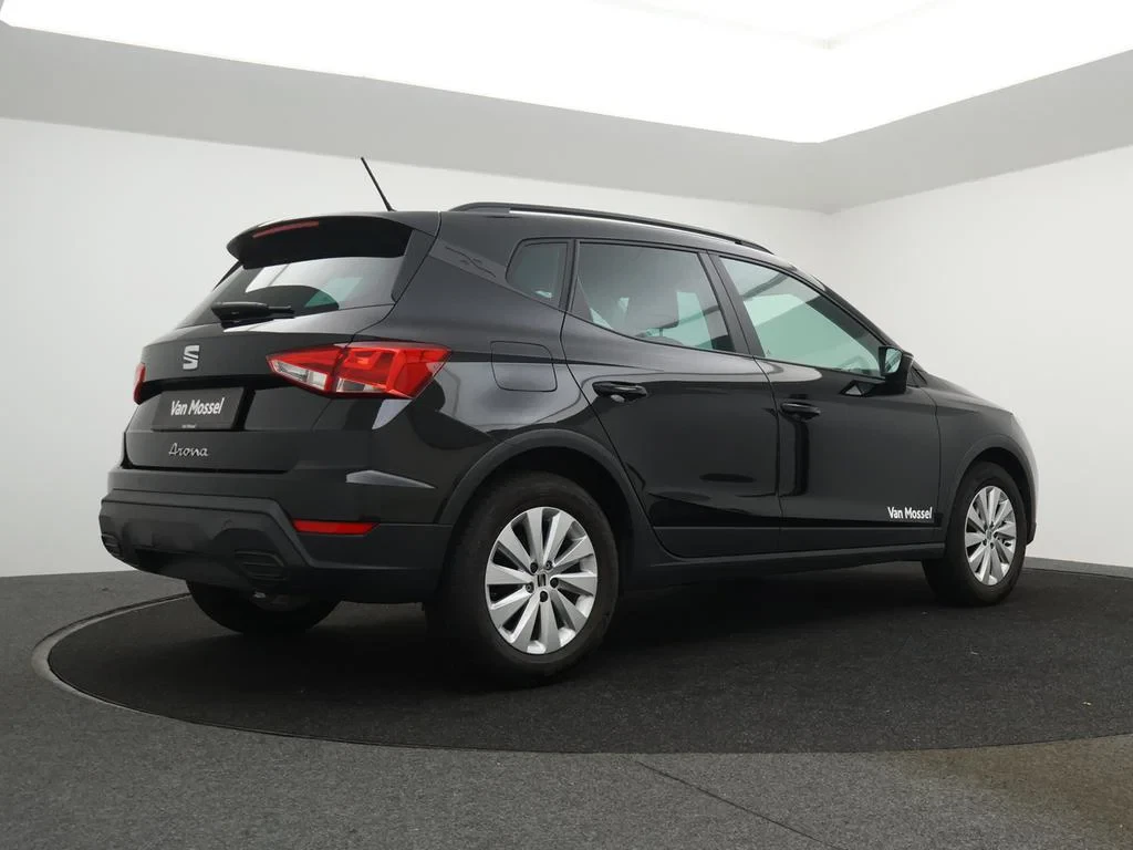 SEAT-Arona-image-1