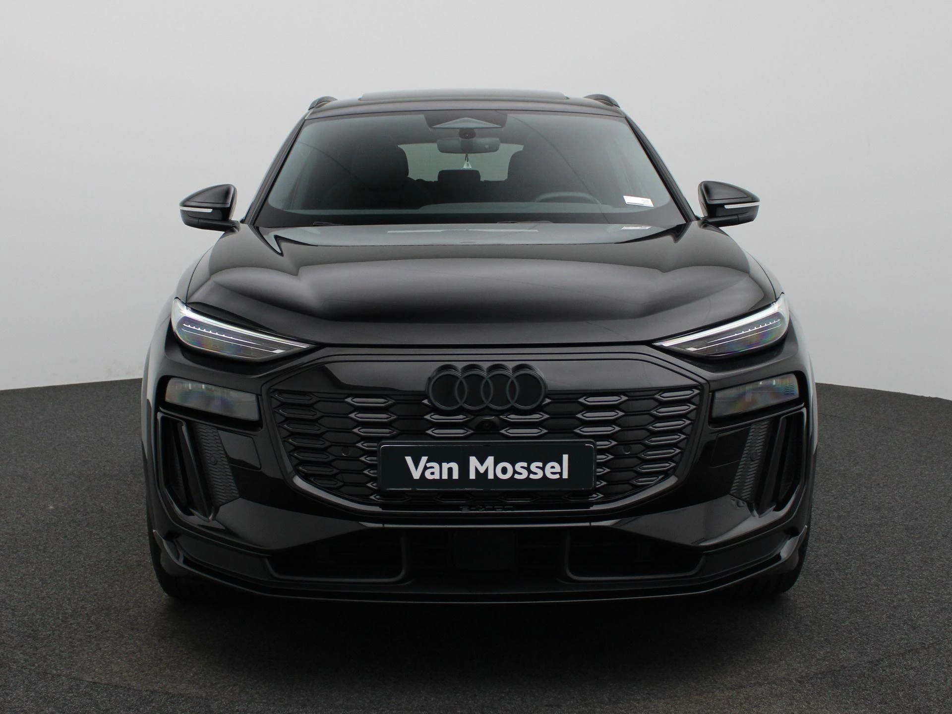 Audi-Q6 e-tron-image-1
