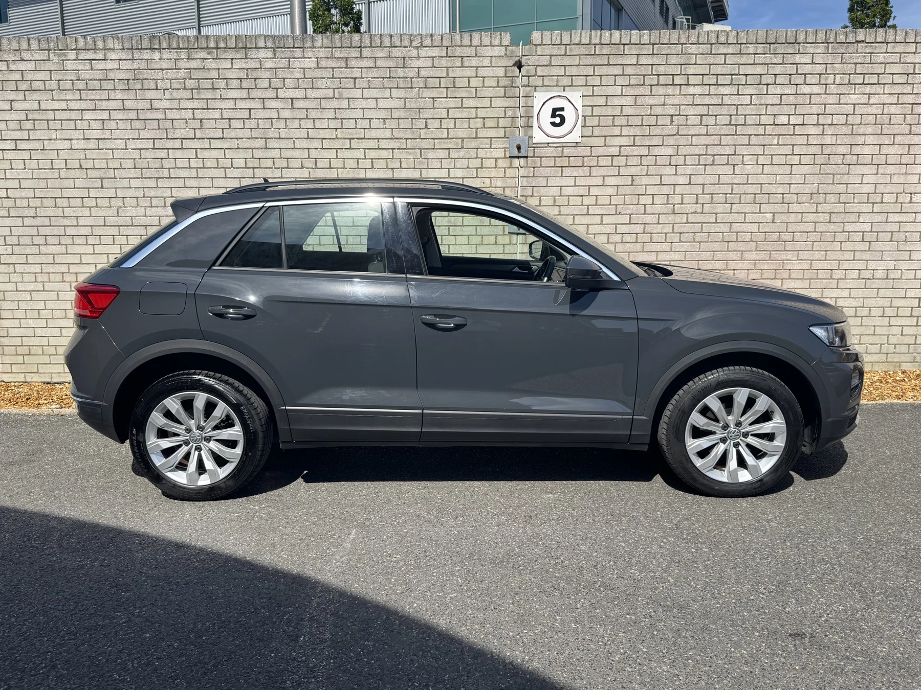 Volkswagen-T-Roc-image-11