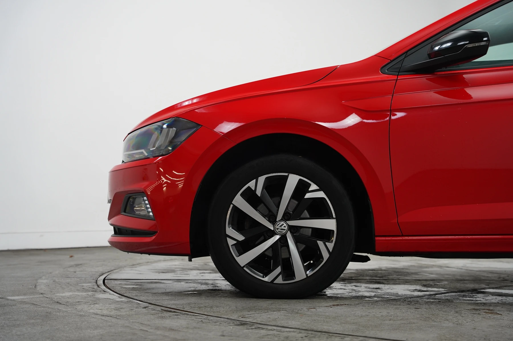 Volkswagen-Polo-image-4