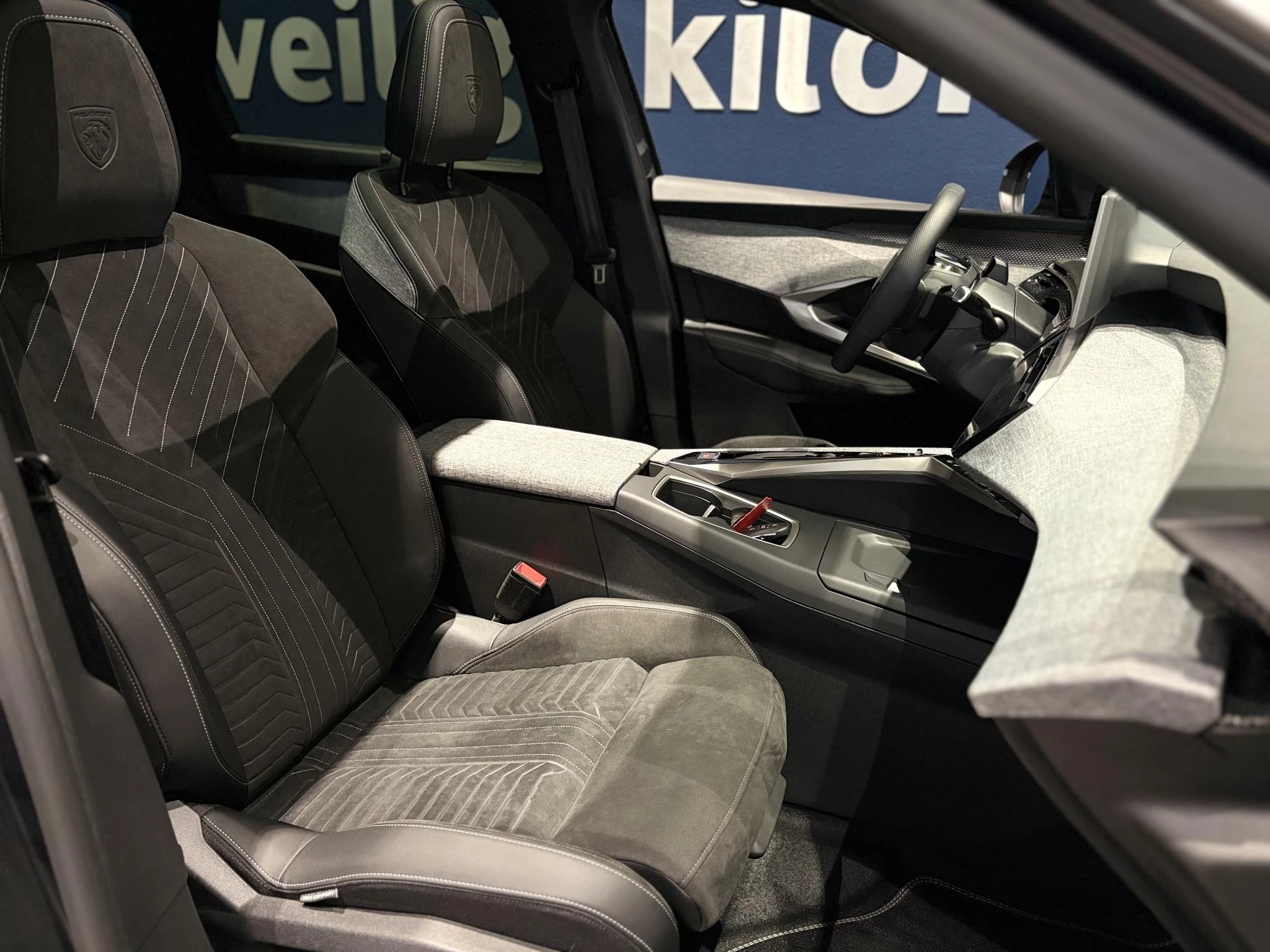 Peugeot-e-5008-image-28