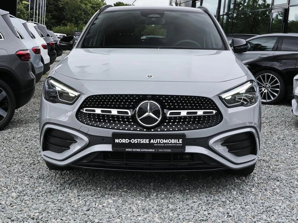 Mercedes-Benz-GLA 200-image-2