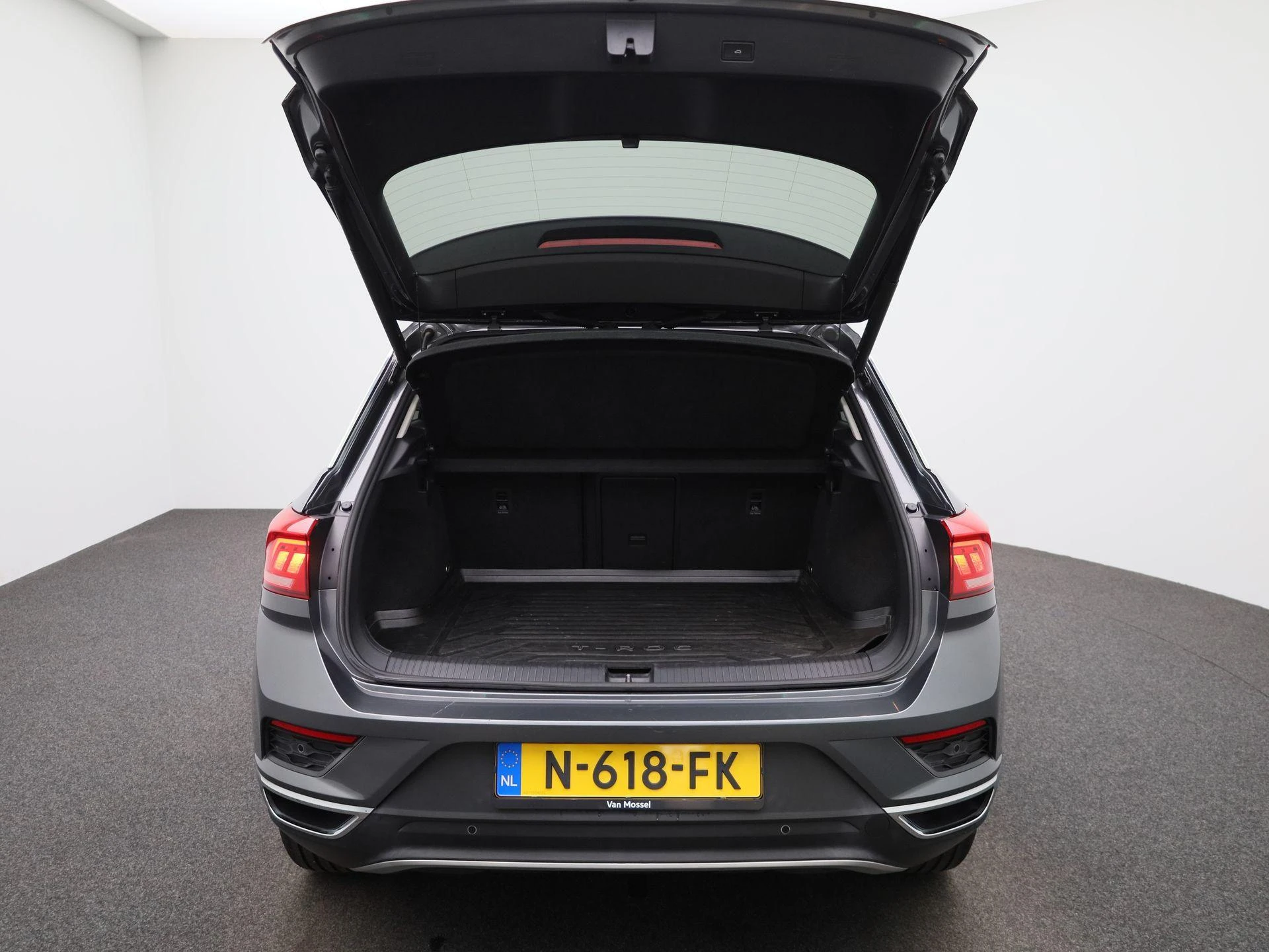 Volkswagen-T-Roc-image-10