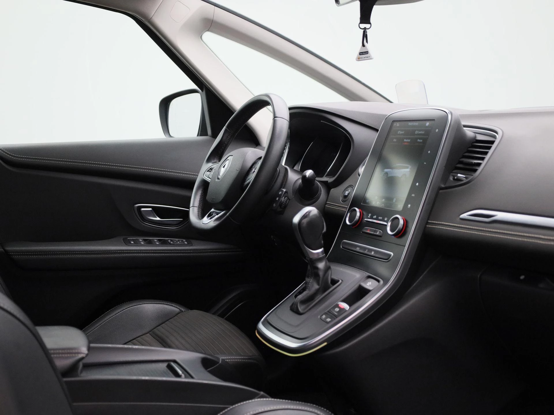 Renault-Grand Scénic-image-33