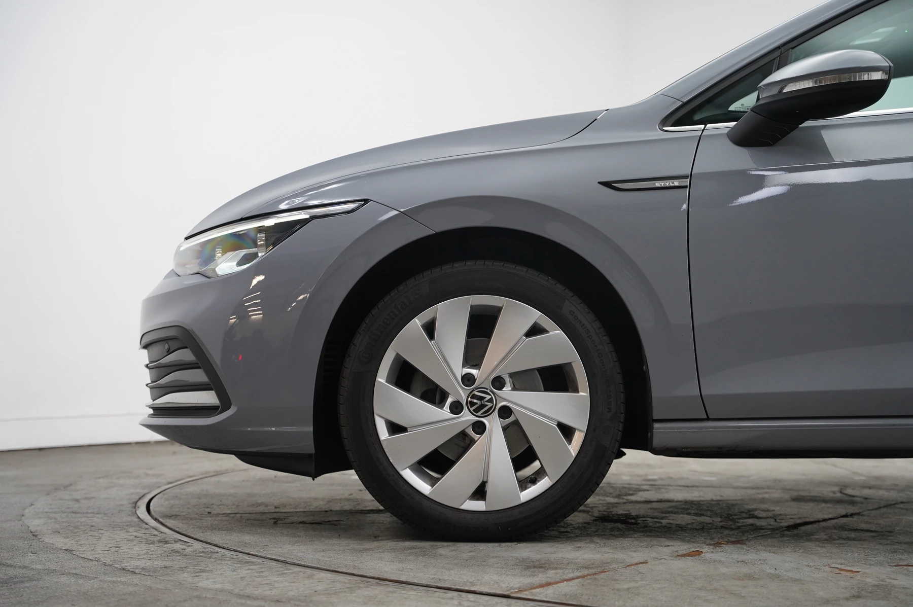 Volkswagen-Golf-image-4