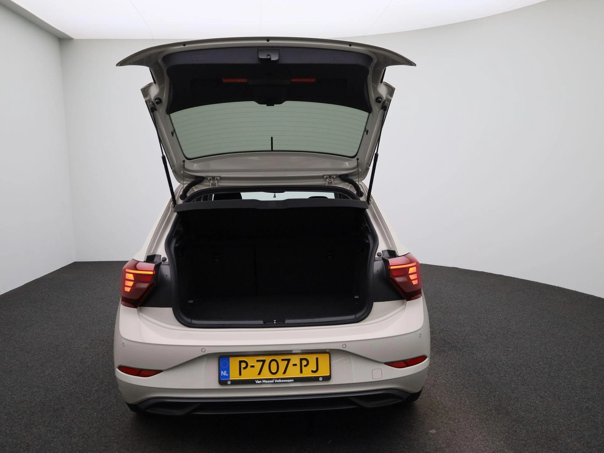 Volkswagen-Polo-image-10