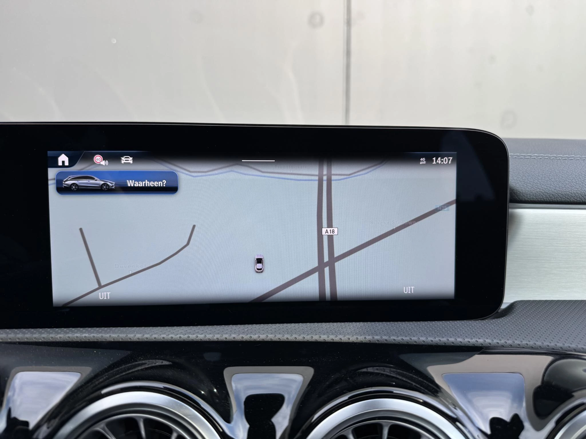 Mercedes-Benz-CLA-image-21