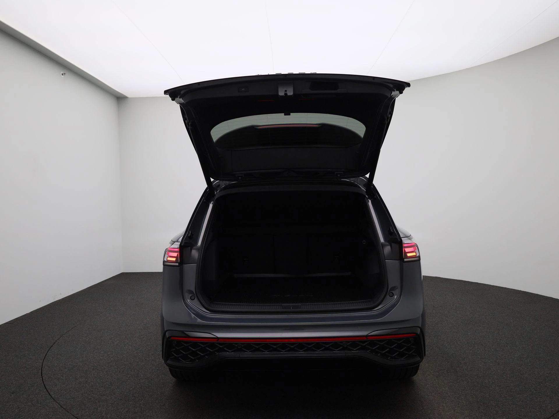 Volkswagen-Tiguan-image-10