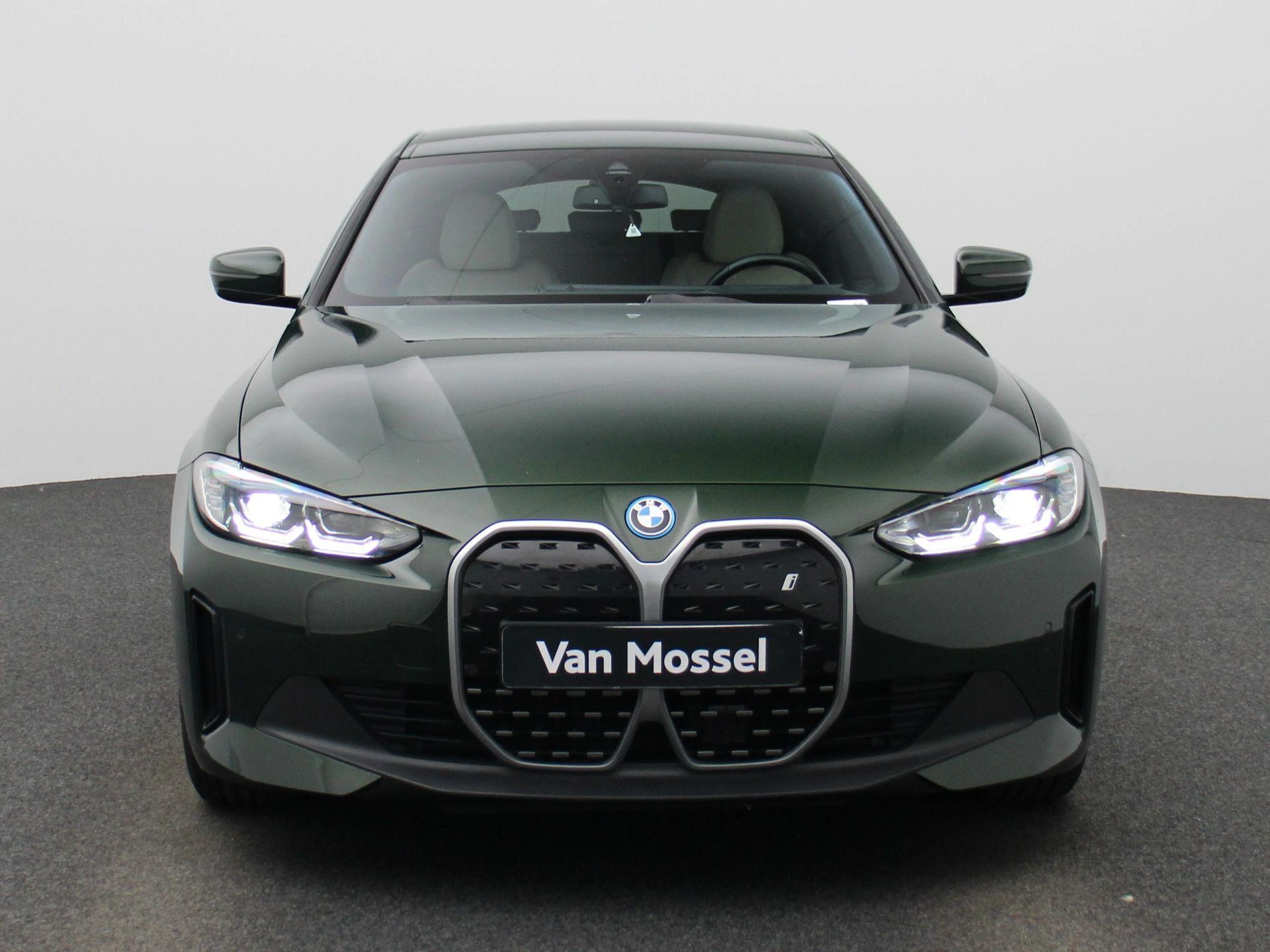 BMW-i4-image-2