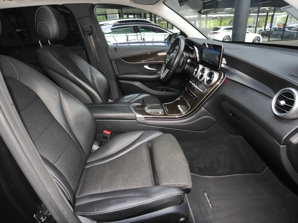 Mercedes-Benz-GLC 300 de-image-12