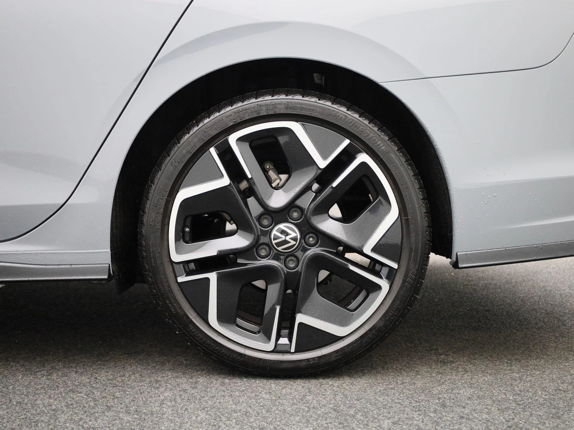 Volkswagen-Golf-image-11