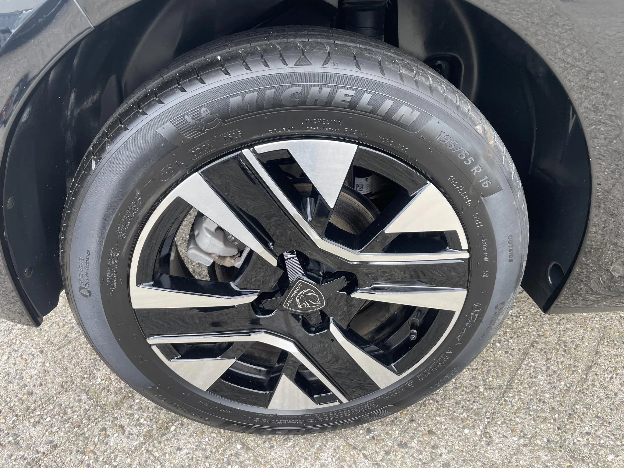 Peugeot-208-image-8