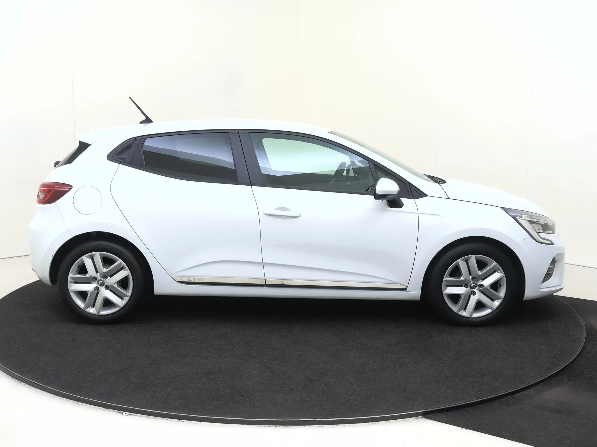 Renault-Clio-image-5