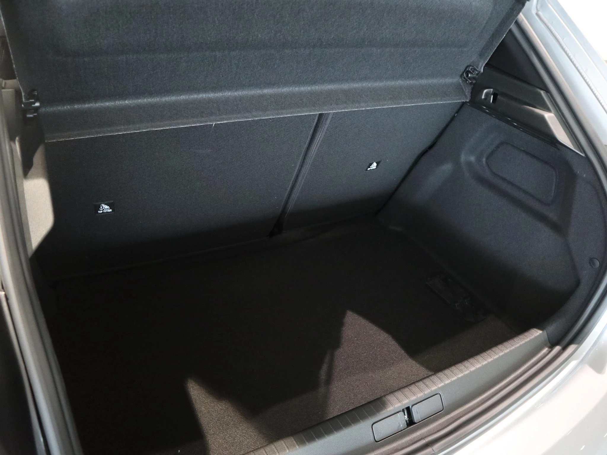 Peugeot-e-208-image-12