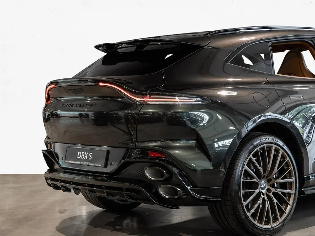 Aston Martin-DBX-image-17