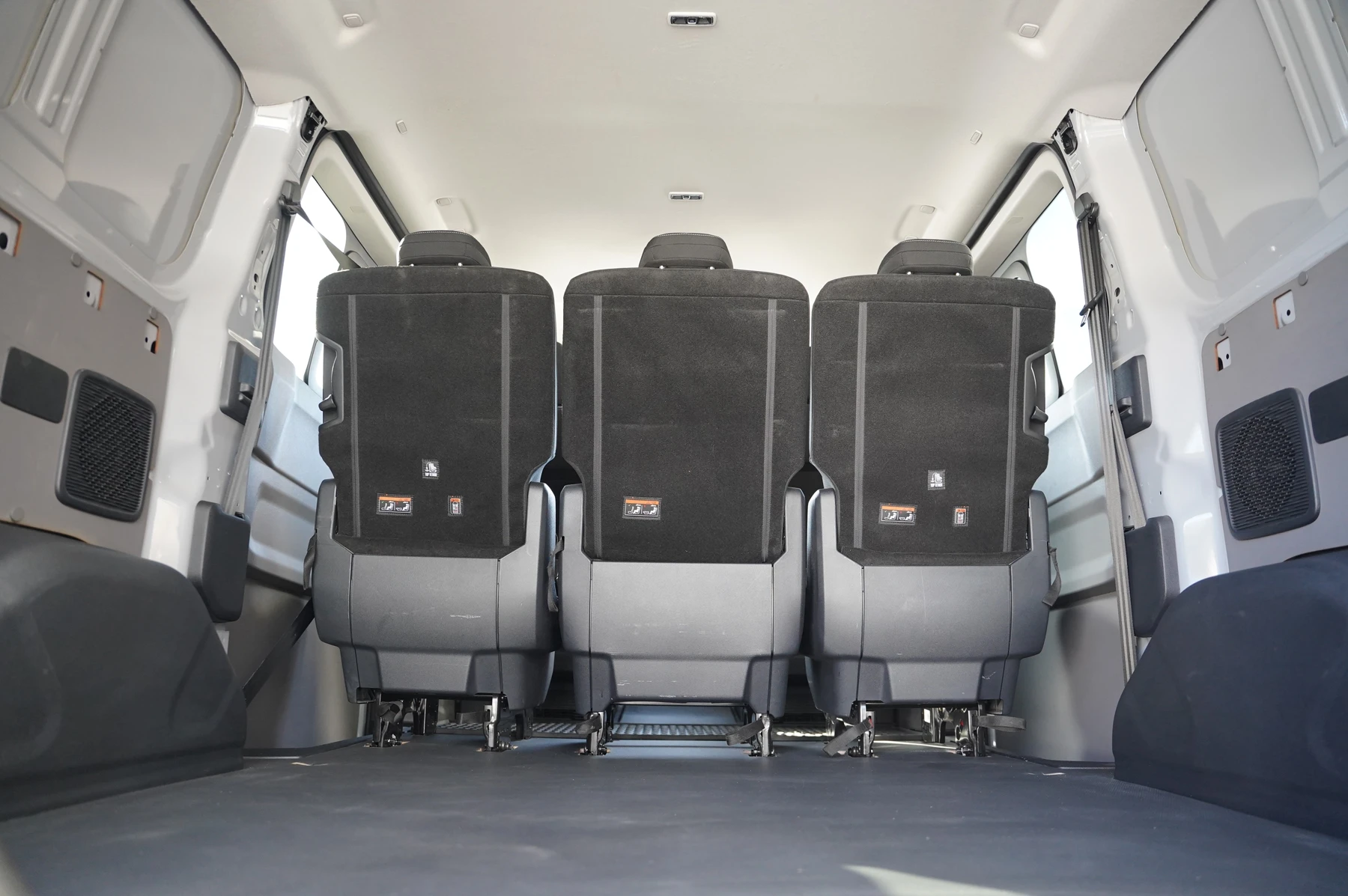 Volkswagen-Transporter-image-8