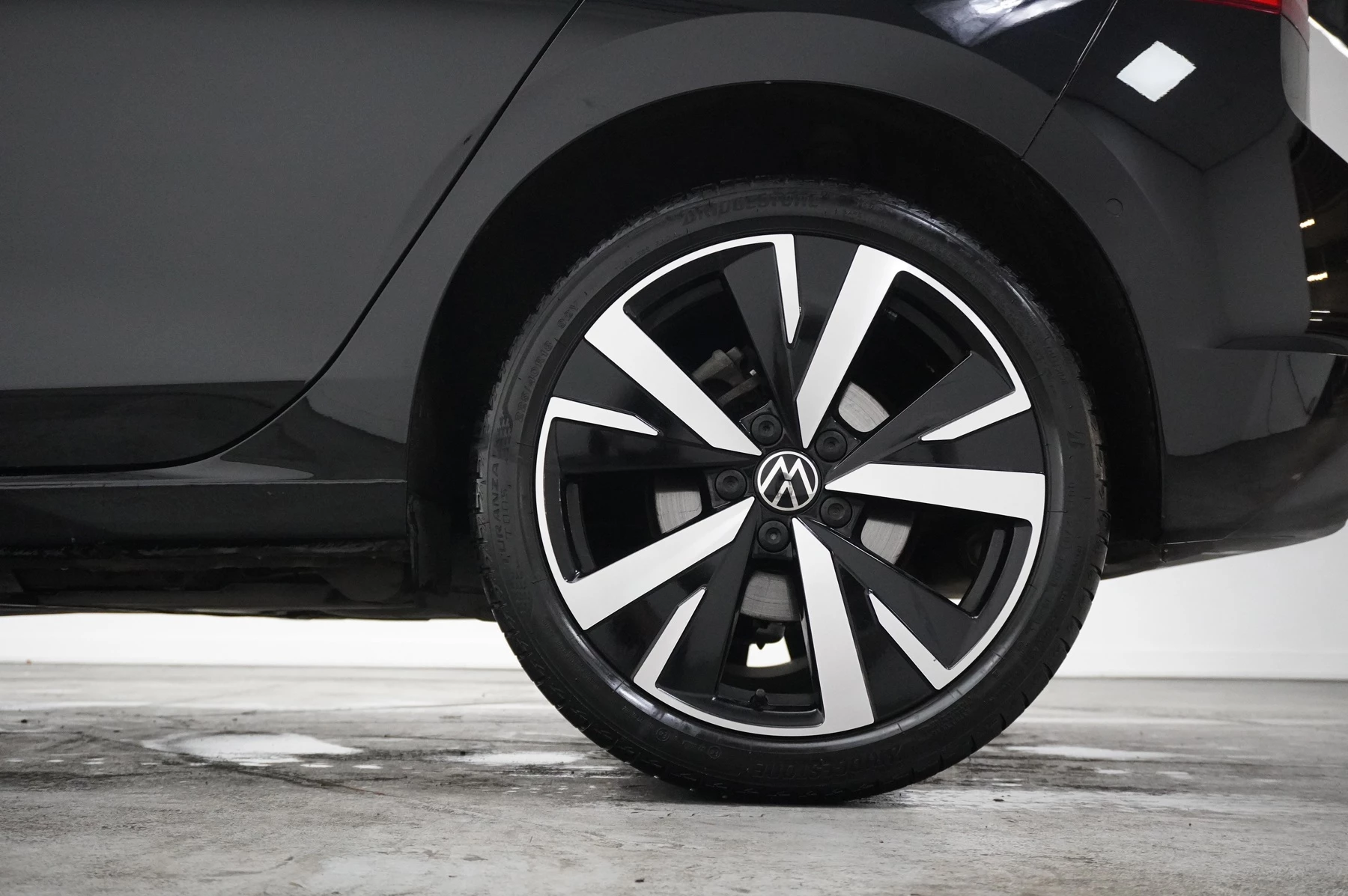 Volkswagen-Golf-image-33