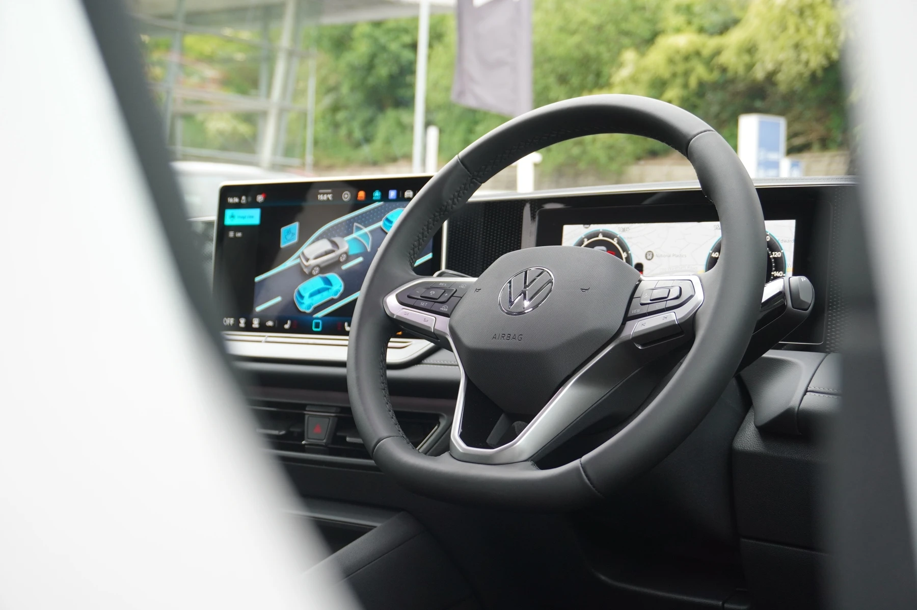 Volkswagen-Tiguan-image-16