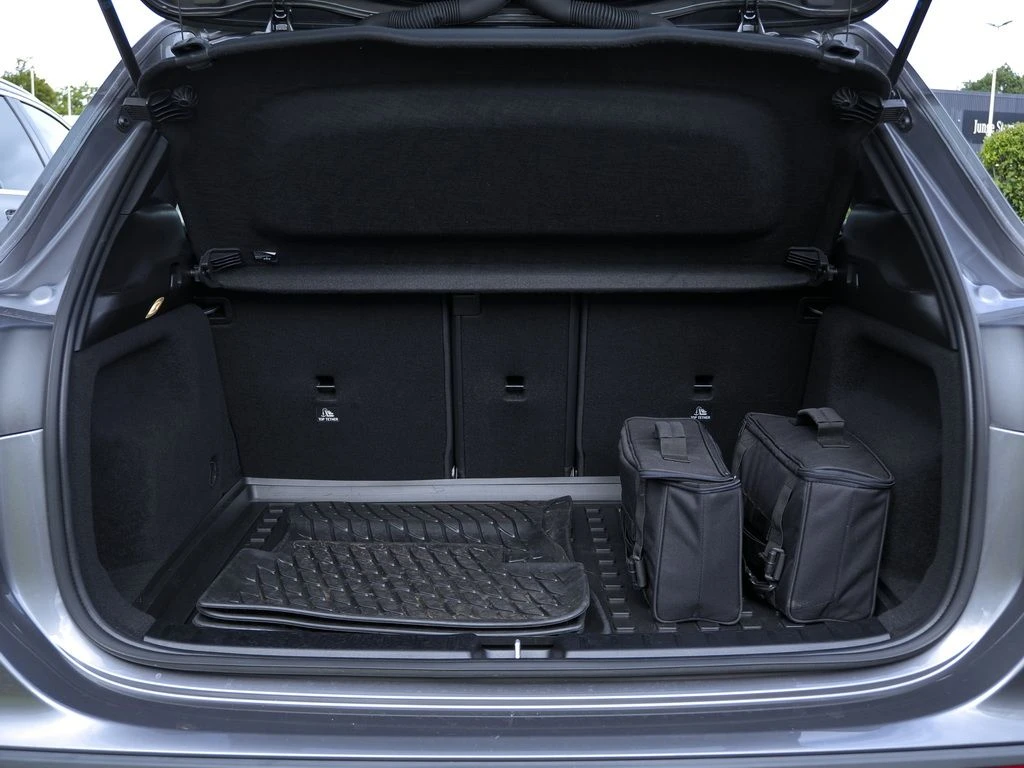 Mercedes-Benz-GLA 250 e-image-14
