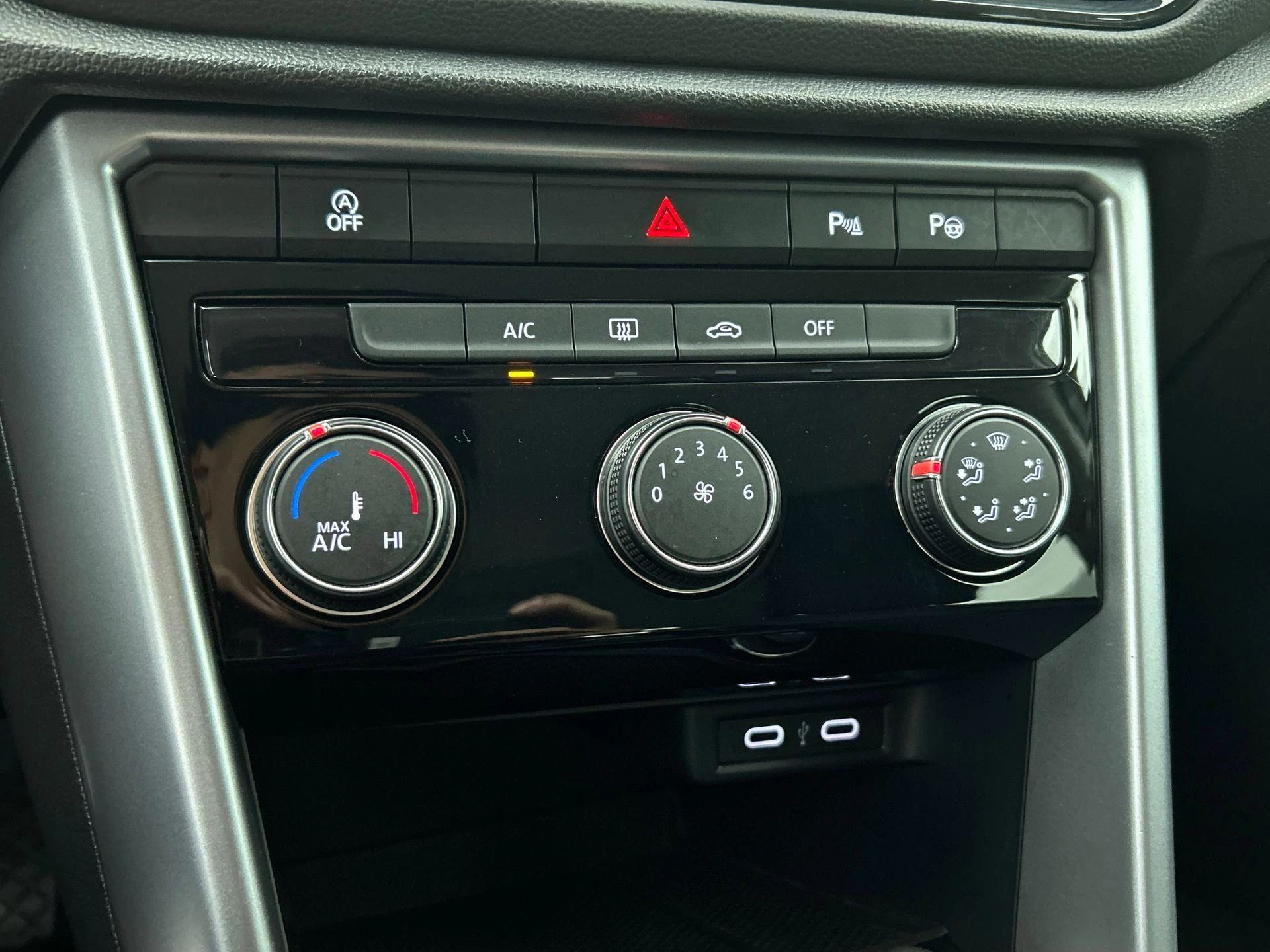 Volkswagen-T-Roc-image-16