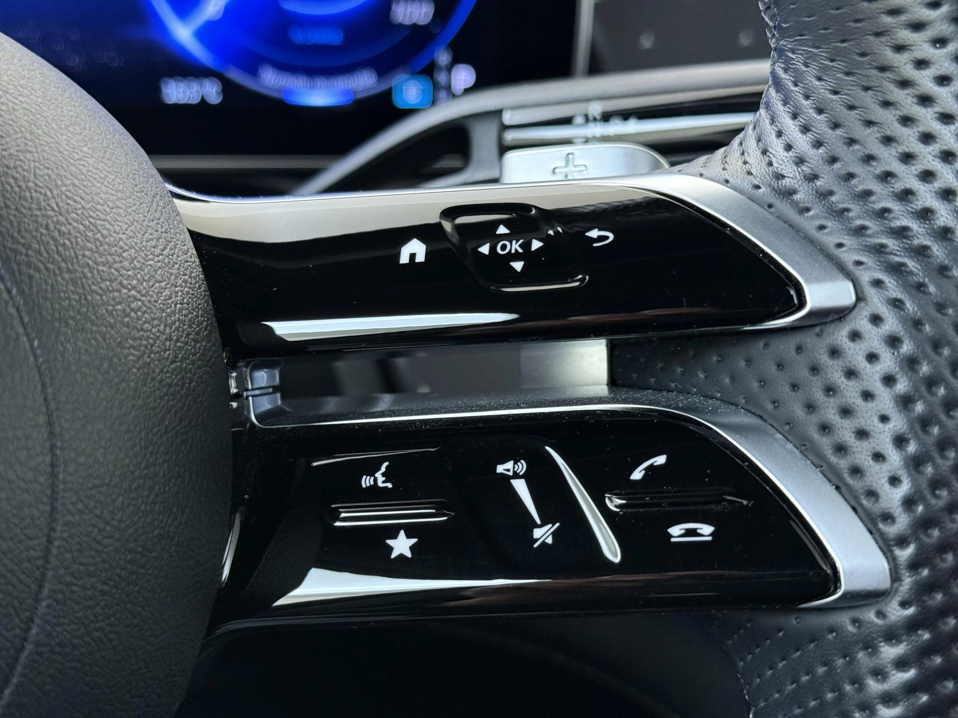 Mercedes-Benz-EQE-image-12