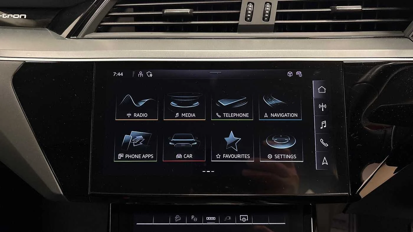 Audi-Q8 e-tron-image-9