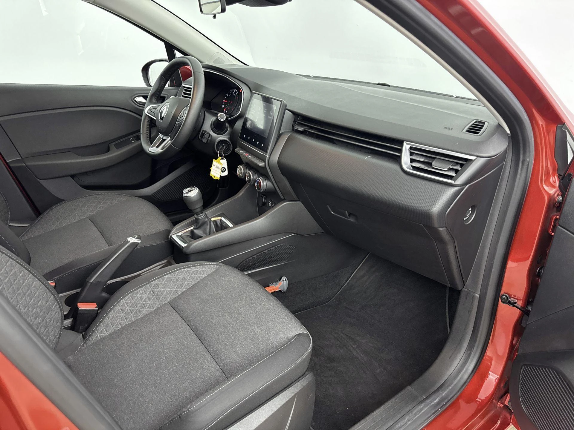 Renault-Clio-image-17