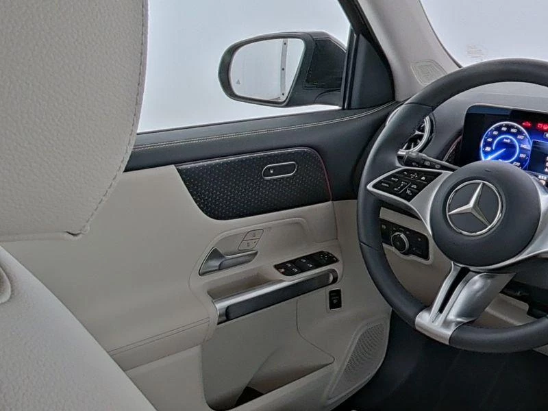 Mercedes-Benz-EQB-image-7