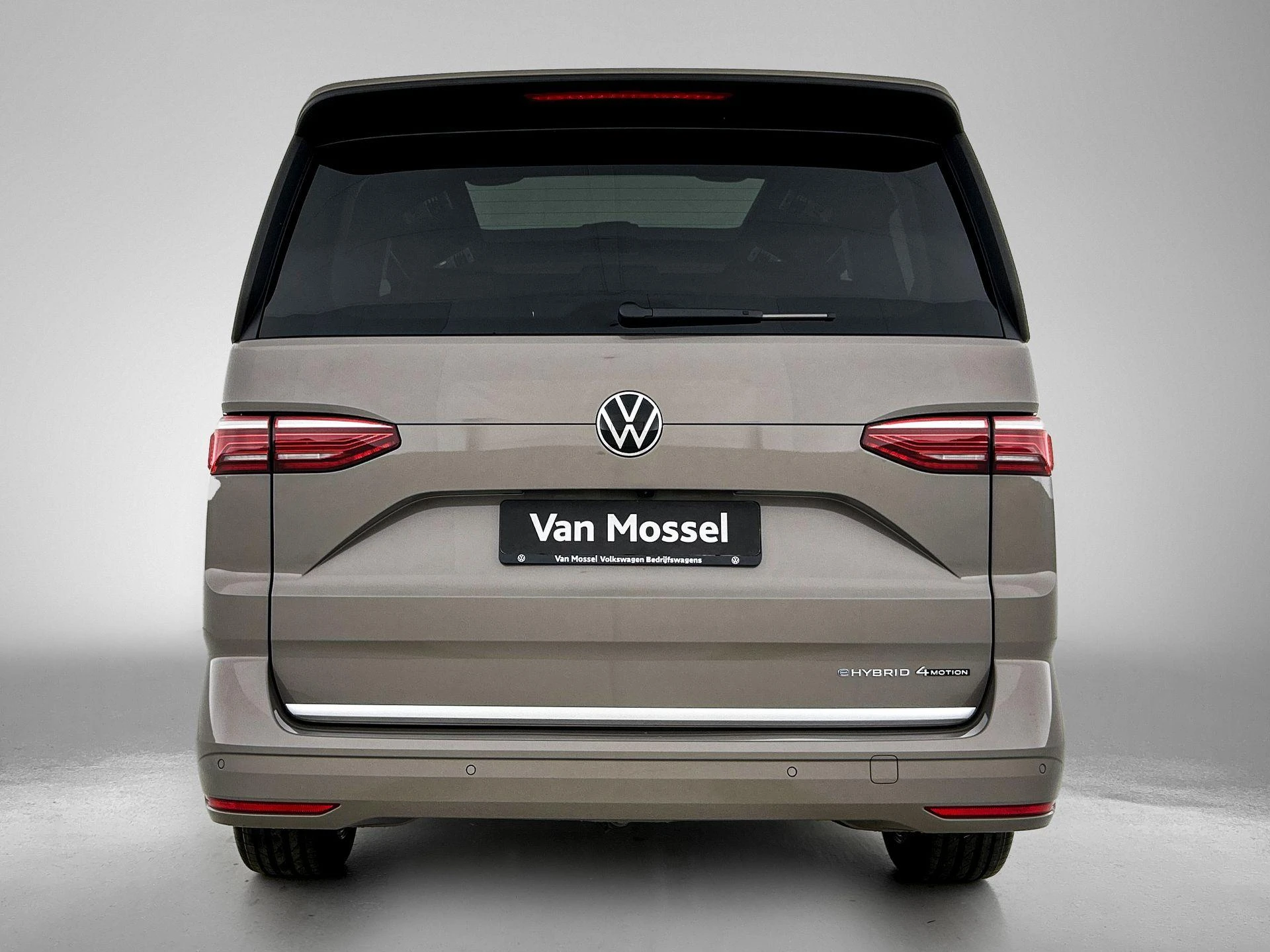 Volkswagen-Multivan-image-2