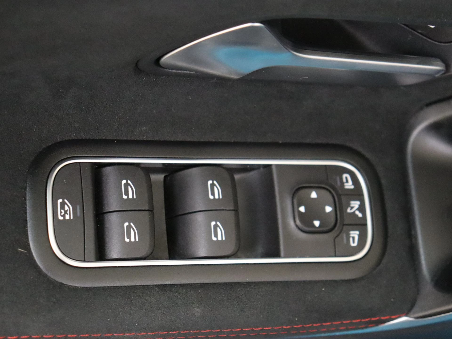 Mercedes-Benz-CLA-image-26