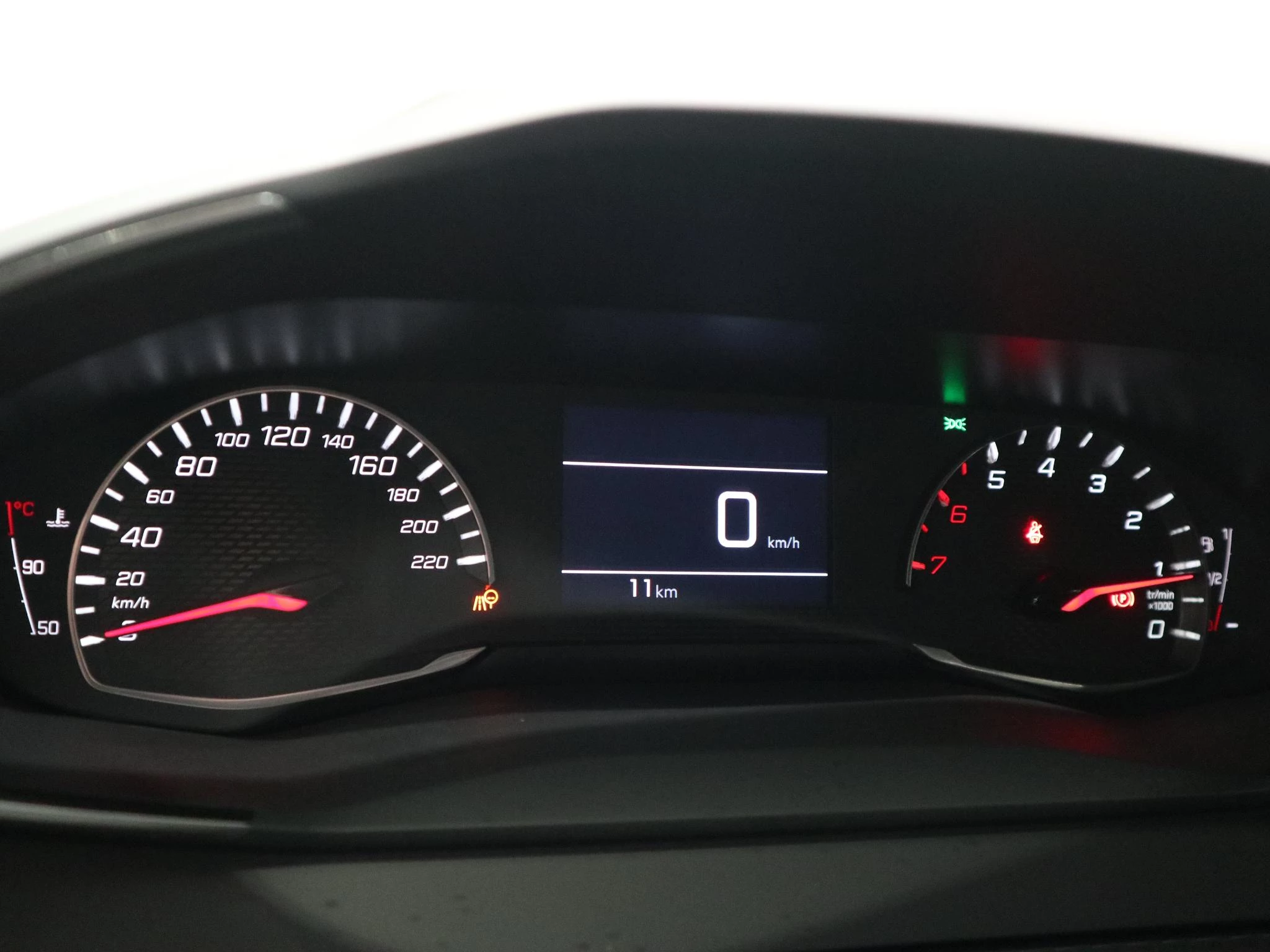 Peugeot-208-image-12