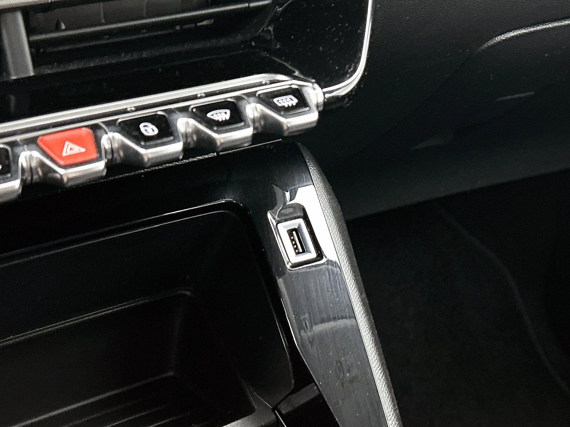 Peugeot-208-image-24